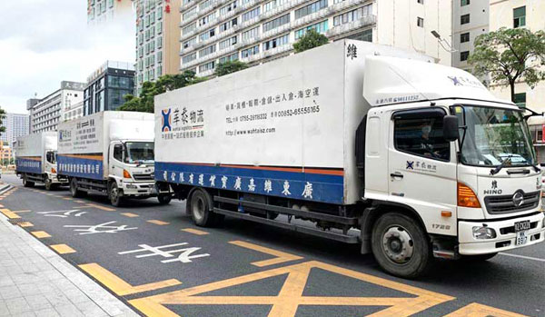粵港物流運輸公司的收費標準是什么？